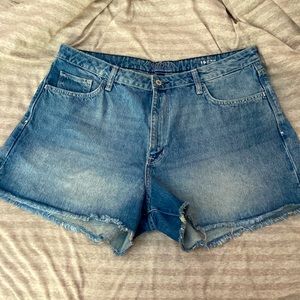 Arizona high rise ripped Jean shorts size 19 juniors